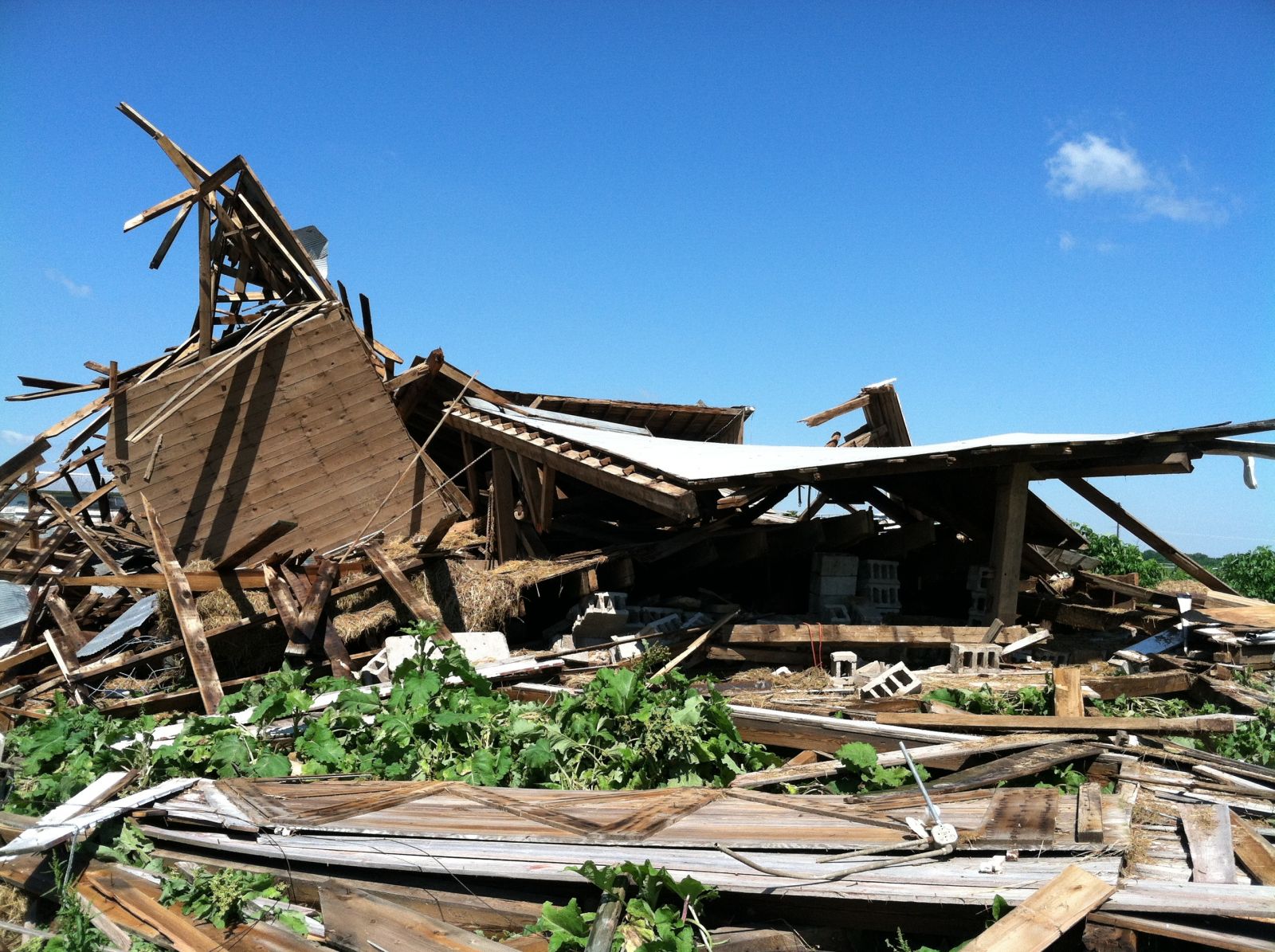 Damage to a barn near Manteno.